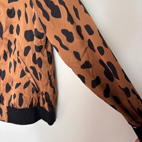 New! L’AGENCE Ollie Cheetah‎ Silk Bomber Jacket Leopard Camel/Black Size Large - Picture 11 of 16